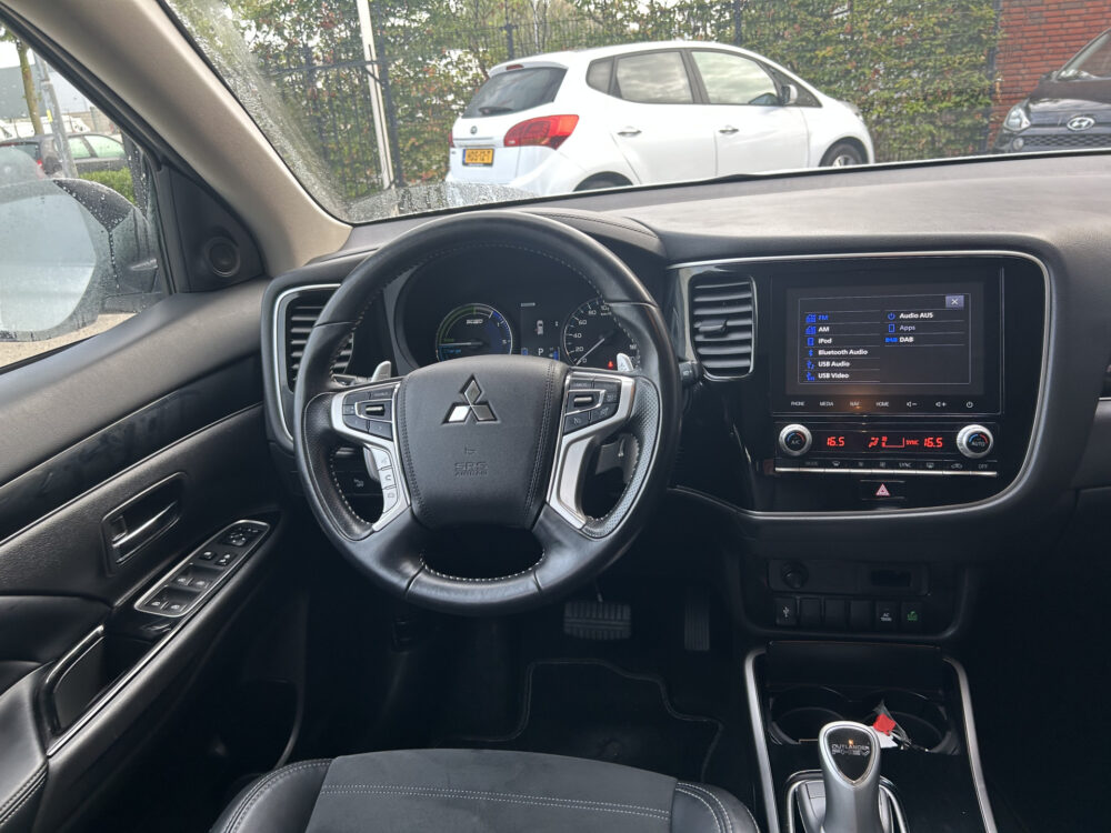 Mitsubishi Outlander 2.4 PHEV Intense+ // HALF-LEDER/ALCANTARA // NAVI + CARPLAY // STANDKACHEL FUNCTIE // CAMERA // KEYLESS // ELEK. STOEL // TREKHA 7