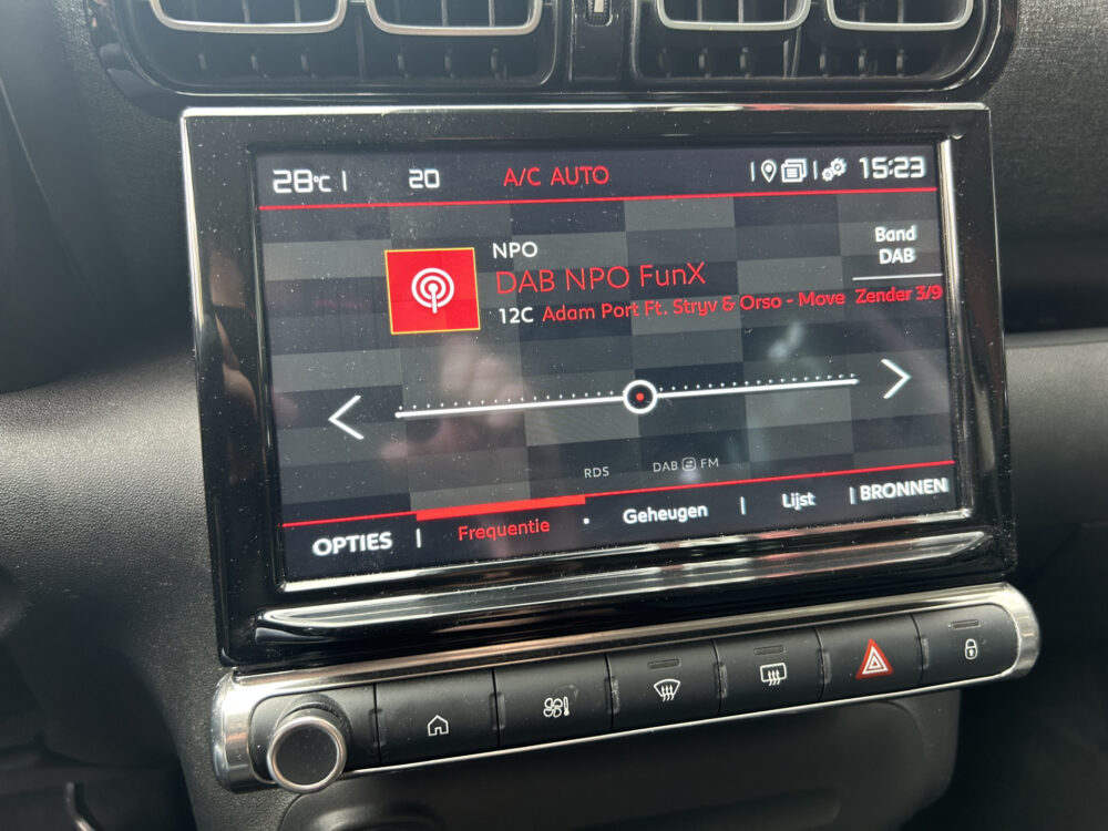 Citroën C3 Aircross 1.2 PureTech Shine // LED // KEYLESS // NAVI + CARPLAY // CAMERA // PDC // CLIMA 18