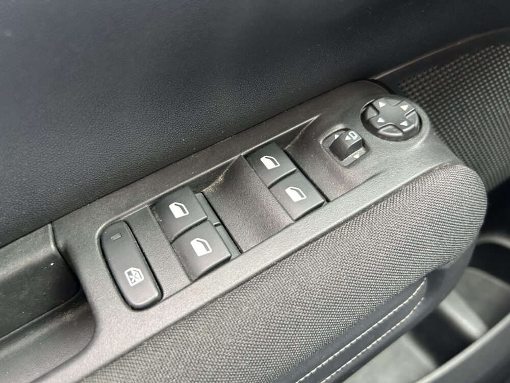 Citroën C3 Aircross 1.2 PureTech Shine // LED // KEYLESS // NAVI + CARPLAY // CAMERA // PDC // CLIMA 23