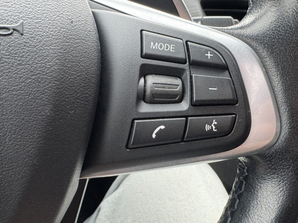 BMW X1 xDrive20i Executive // PANO / SCHUIF- KANTELDAK // NAVI // PDC V+A // CRUISE // TREKHAAK // ELEK. ACHTERKLEP // 16