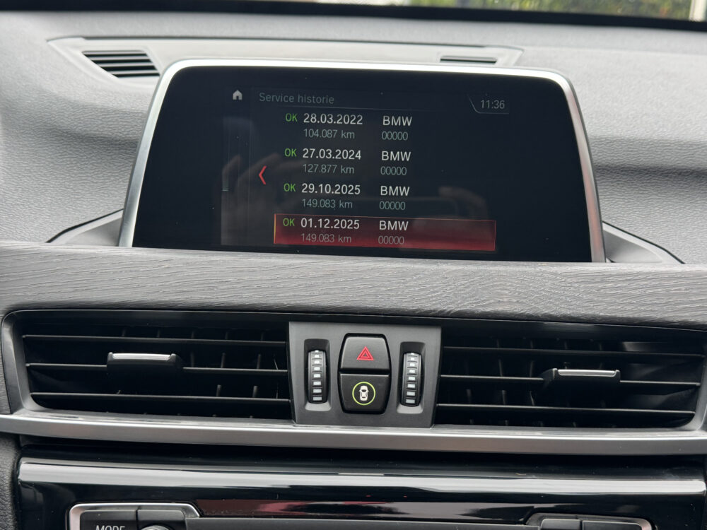 BMW X1 xDrive20i Executive // PANO / SCHUIF- KANTELDAK // NAVI // PDC V+A // CRUISE // TREKHAAK // ELEK. ACHTERKLEP // 20