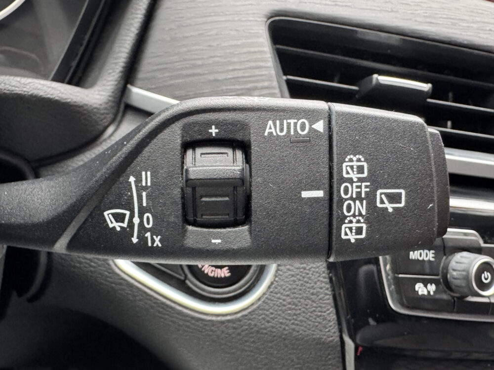 BMW X1 xDrive20i Executive // PANO / SCHUIF- KANTELDAK // NAVI // PDC V+A // CRUISE // TREKHAAK // ELEK. ACHTERKLEP // 26