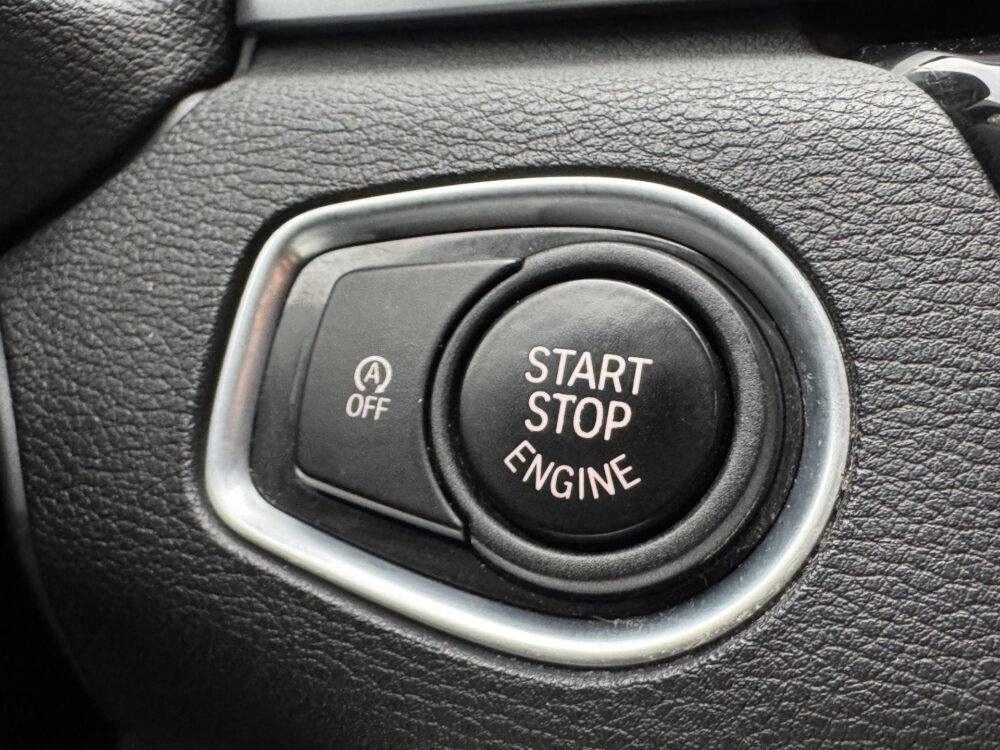 BMW X1 xDrive20i Executive // PANO / SCHUIF- KANTELDAK // NAVI // PDC V+A // CRUISE // TREKHAAK // ELEK. ACHTERKLEP // 27