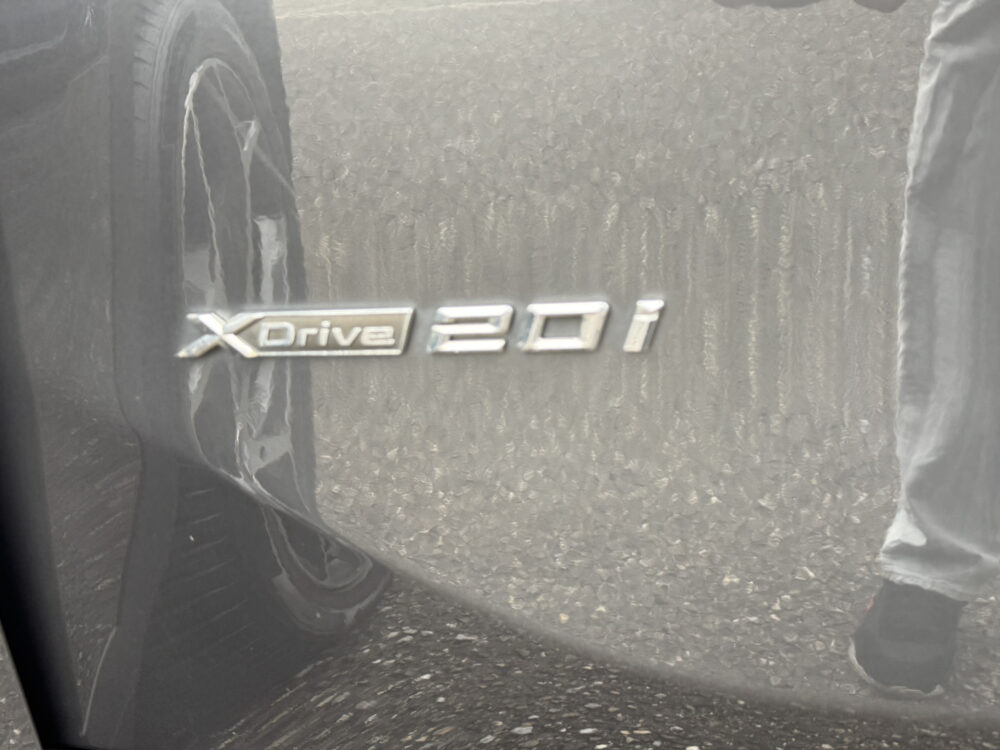 BMW X1 xDrive20i Executive // PANO / SCHUIF- KANTELDAK // NAVI // PDC V+A // CRUISE // TREKHAAK // ELEK. ACHTERKLEP // 30