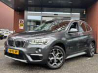 BMW X1 xDrive20i Executive // PANO / SCHUIF- KANTELDAK // NAVI // PDC V+A // CRUISE // TREKHAAK // ELEK. ACHTERKLEP // 35
