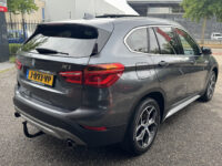 BMW X1 xDrive20i Executive // PANO / SCHUIF- KANTELDAK // NAVI // PDC V+A // CRUISE // TREKHAAK // ELEK. ACHTERKLEP // 38