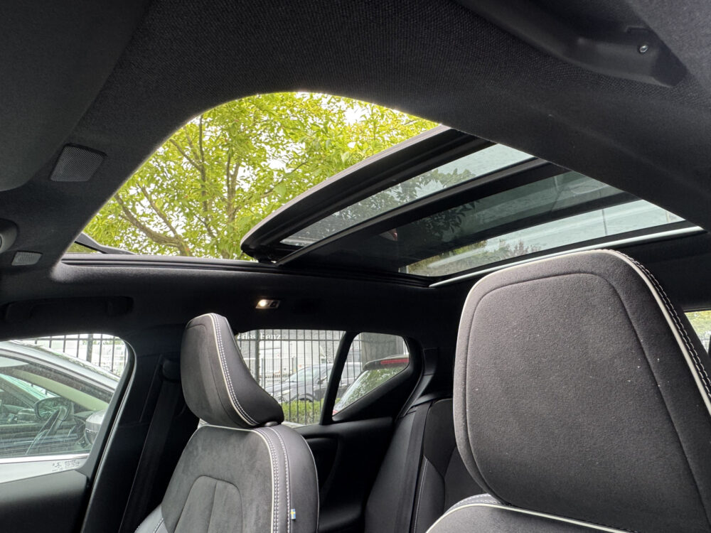 Volvo XC40 1.5 T5 Recharge R-Design // PANO SCHUIF-DAK // TREKHAAK // MEMORY SEATS // HARMAN KARDON AUDIO // CAMERA // ADAPTIVE CRUISE // 14
