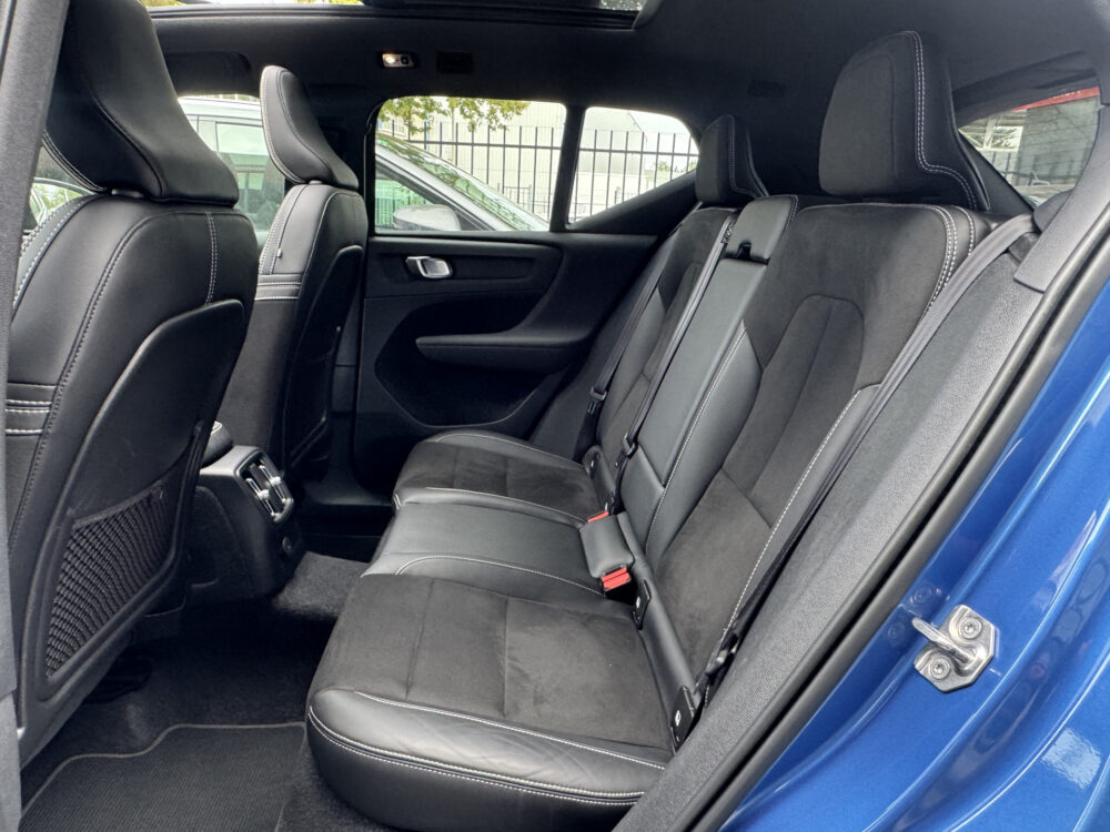 Volvo XC40 1.5 T5 Recharge R-Design // PANO SCHUIF-DAK // TREKHAAK // MEMORY SEATS // HARMAN KARDON AUDIO // CAMERA // ADAPTIVE CRUISE // 15