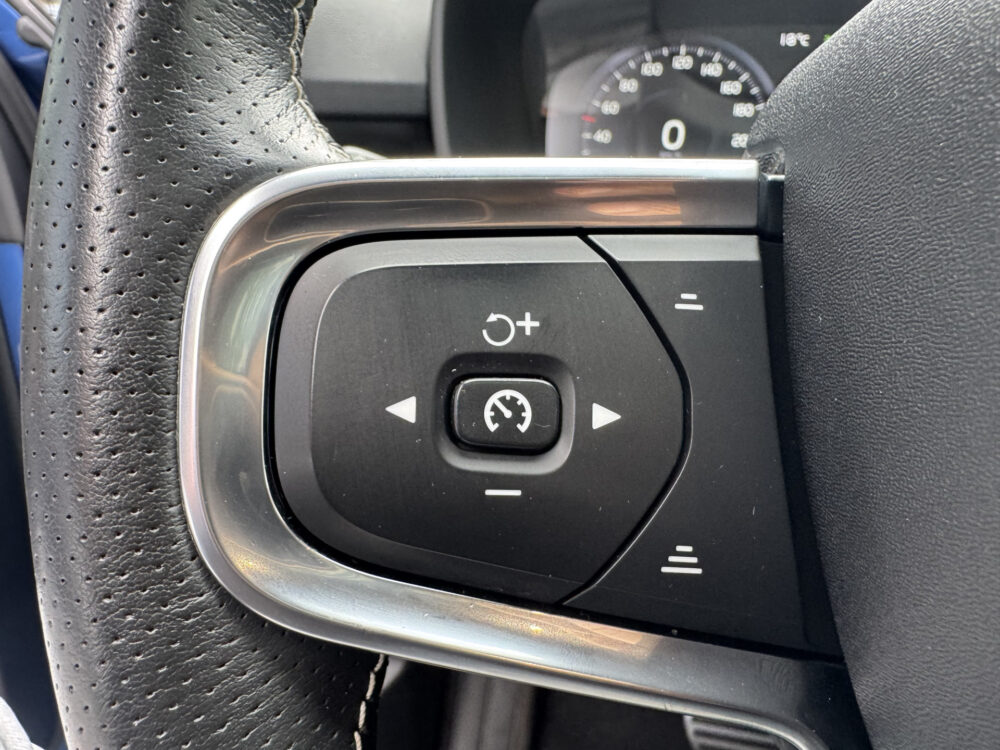 Volvo XC40 1.5 T5 Recharge R-Design // PANO SCHUIF-DAK // TREKHAAK // MEMORY SEATS // HARMAN KARDON AUDIO // CAMERA // ADAPTIVE CRUISE // 16
