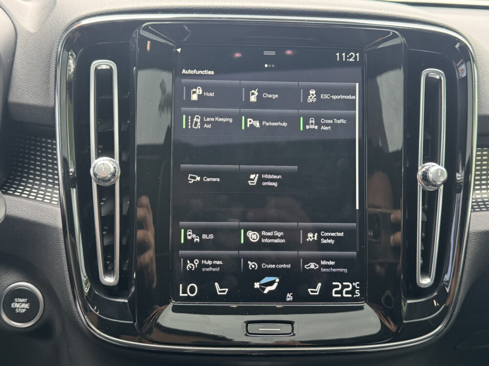 Volvo XC40 1.5 T5 Recharge R-Design // PANO SCHUIF-DAK // TREKHAAK // MEMORY SEATS // HARMAN KARDON AUDIO // CAMERA // ADAPTIVE CRUISE // 21