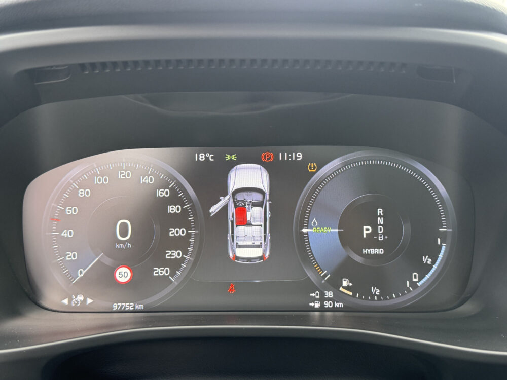 Volvo XC40 1.5 T5 Recharge R-Design // PANO SCHUIF-DAK // TREKHAAK // MEMORY SEATS // HARMAN KARDON AUDIO // CAMERA // ADAPTIVE CRUISE // 26