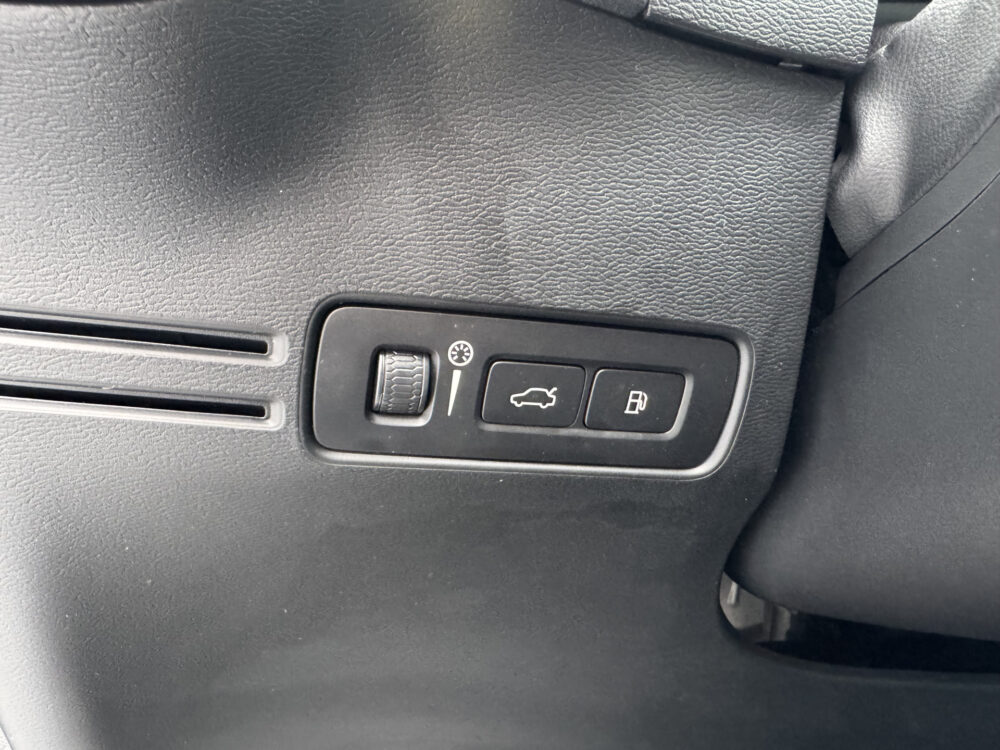 Volvo XC40 1.5 T5 Recharge R-Design // PANO SCHUIF-DAK // TREKHAAK // MEMORY SEATS // HARMAN KARDON AUDIO // CAMERA // ADAPTIVE CRUISE // 30