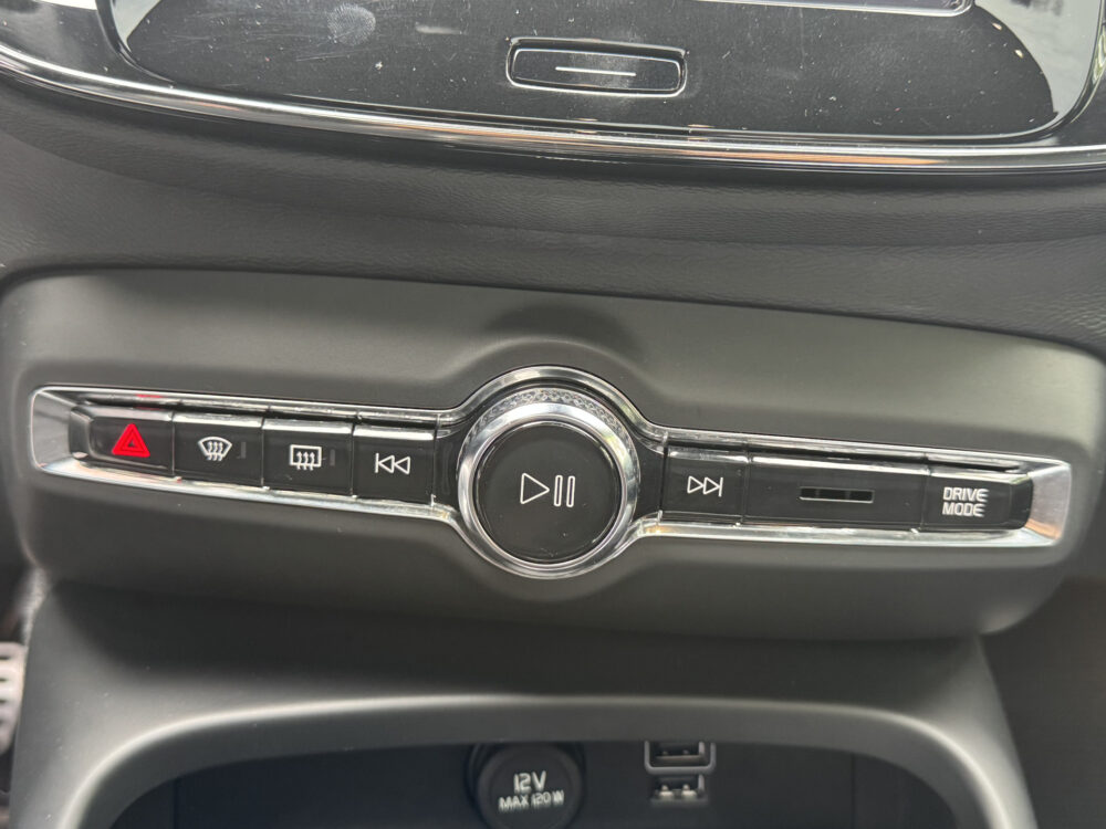 Volvo XC40 1.5 T5 Recharge R-Design // PANO SCHUIF-DAK // TREKHAAK // MEMORY SEATS // HARMAN KARDON AUDIO // CAMERA // ADAPTIVE CRUISE // 32