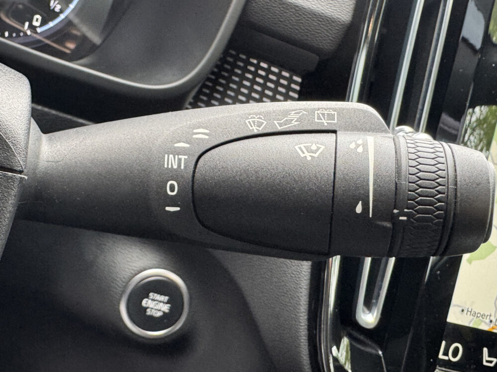 Volvo XC40 1.5 T5 Recharge R-Design // PANO SCHUIF-DAK // TREKHAAK // MEMORY SEATS // HARMAN KARDON AUDIO // CAMERA // ADAPTIVE CRUISE // 35