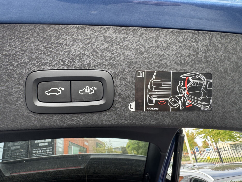 Volvo XC40 1.5 T5 Recharge R-Design // PANO SCHUIF-DAK // TREKHAAK // MEMORY SEATS // HARMAN KARDON AUDIO // CAMERA // ADAPTIVE CRUISE // 37