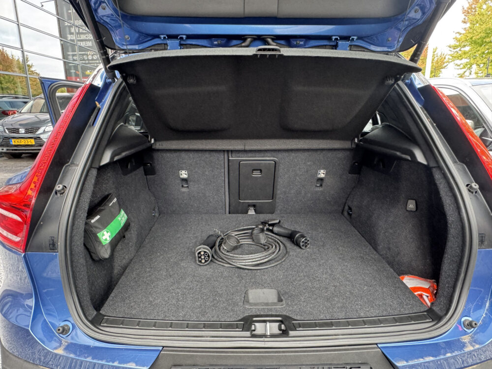 Volvo XC40 1.5 T5 Recharge R-Design // PANO SCHUIF-DAK // TREKHAAK // MEMORY SEATS // HARMAN KARDON AUDIO // CAMERA // ADAPTIVE CRUISE // 40