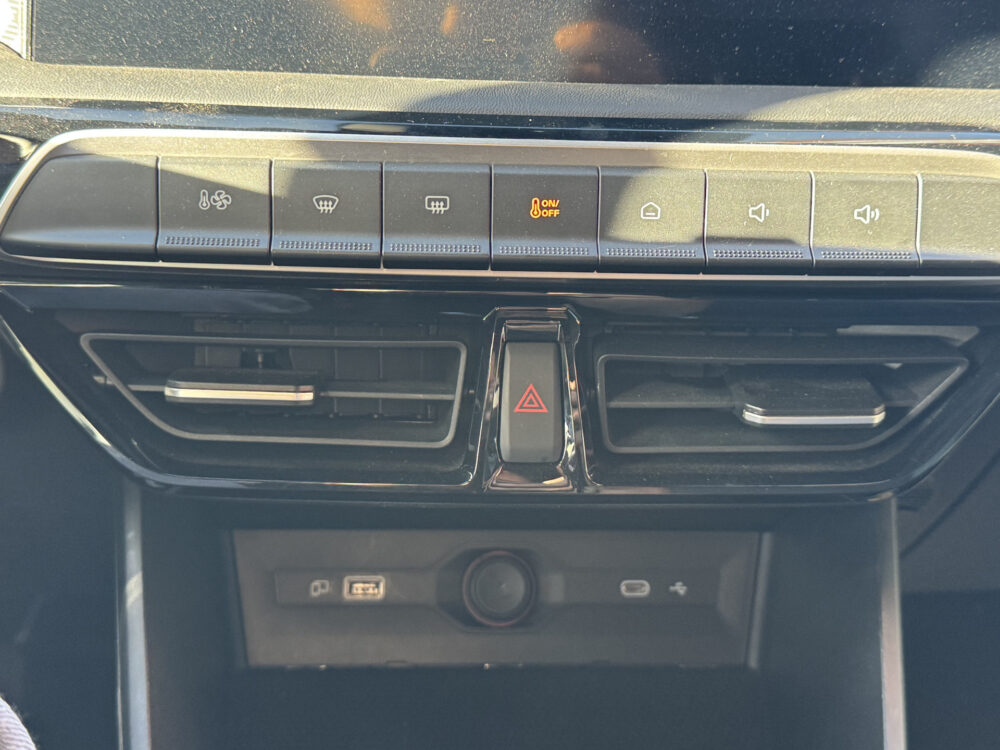 MG MG3 Hybrid+ 1.5 Hybrid+ Luxury // NAVI // CAMERA // ADAPTIVE CRUISE // CLIMA // APPLE CARPLAY-ANDROID AUTO // 25