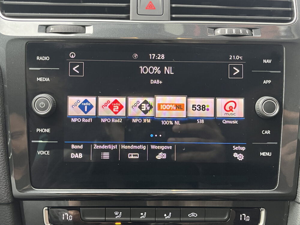 Volkswagen Golf 1.0 TSI Comfortline Business // LED // NAVI + CARPLAY // ADAPTIVE CRUISE // CLIMA // PDC // TREKHAAK!! 19