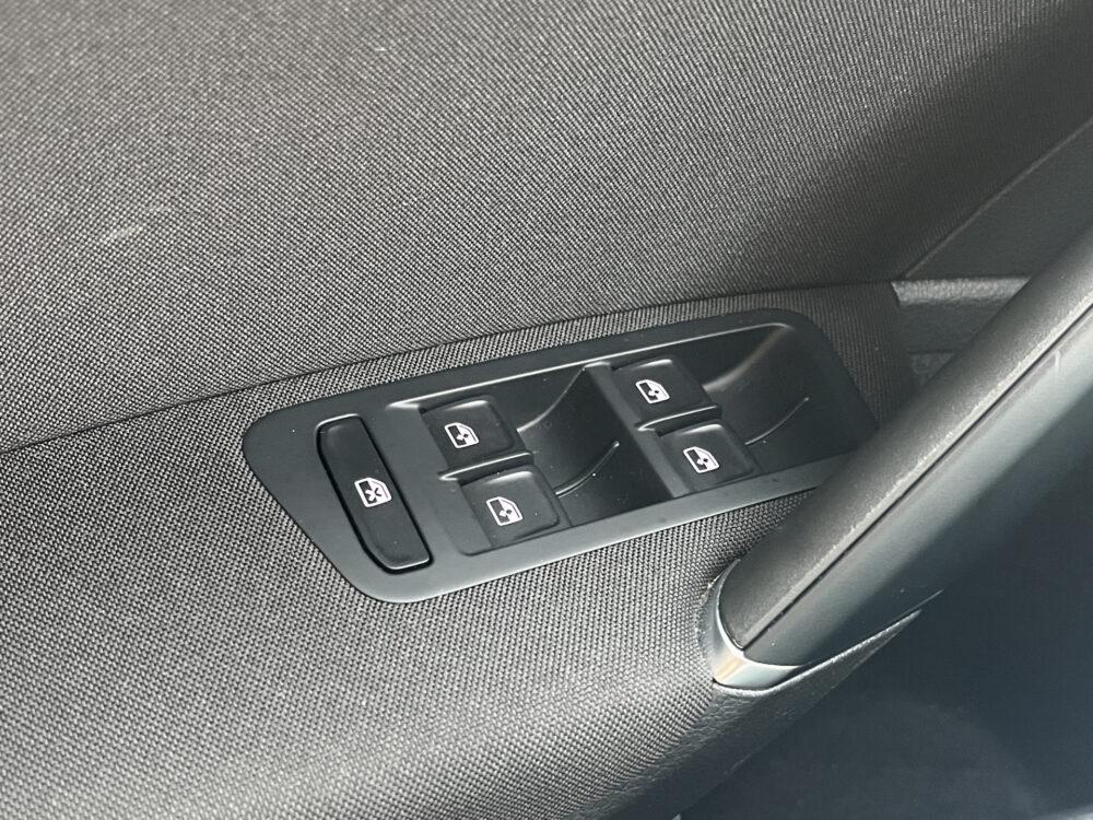 Volkswagen Golf 1.0 TSI Comfortline Business // LED // NAVI + CARPLAY // ADAPTIVE CRUISE // CLIMA // PDC // TREKHAAK!! 27