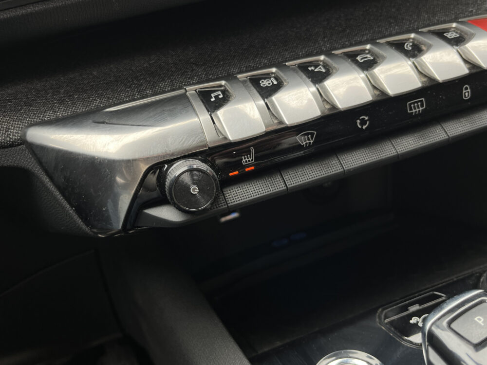 Peugeot 5008 1.2 130 PK GT-Line Crossway 7P. // ADAPT. CRUISE // SCHUIF-KANTELDAK // LEDER-ALCANTARA // ELEK. STOEL+GEHEUGEN // FOCAL AUDIO / 31