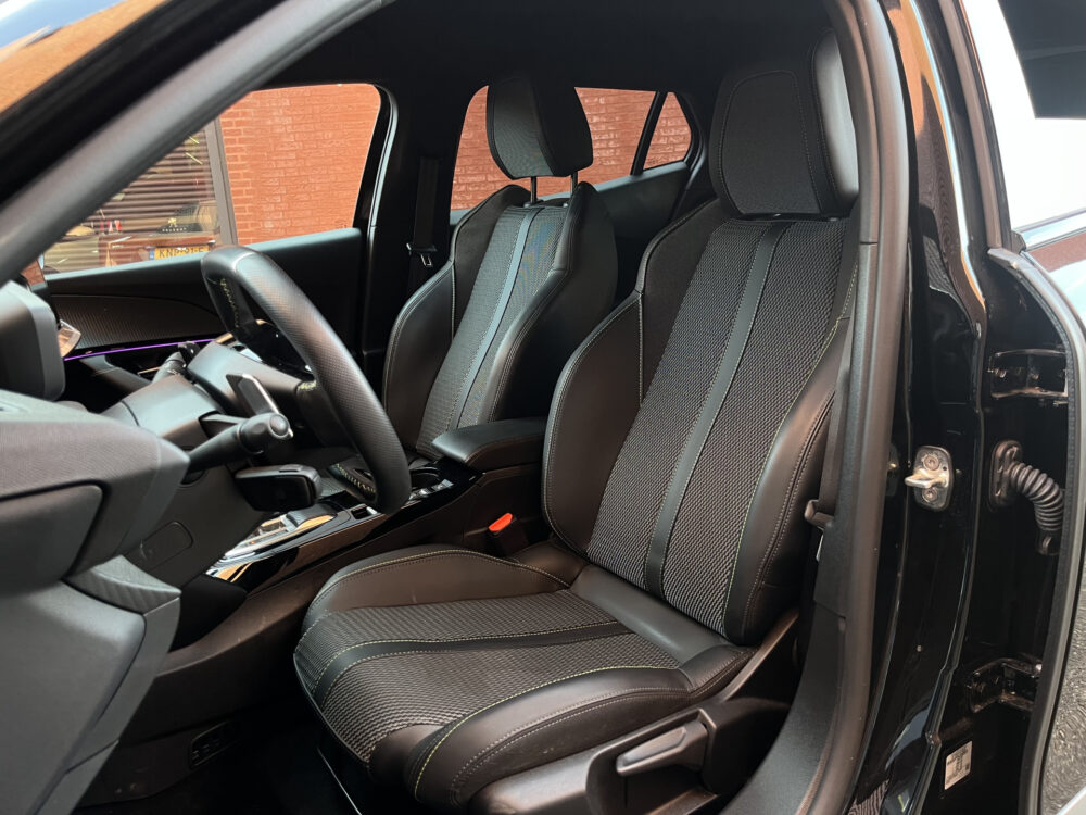 Peugeot 2008 1.2 Hybrid 145 GT // ADAPT. CRUISE // DODEHOEK // 360 CAMERA+SENSOREN // KEYLESS // SFEERVERLICHTING // 15