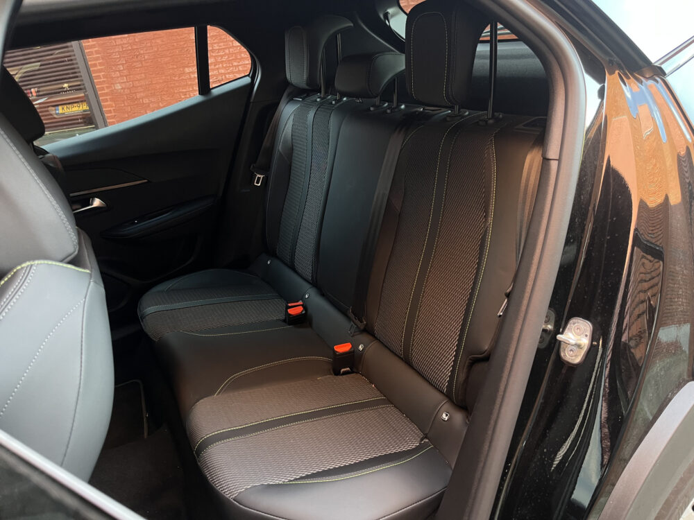 Peugeot 2008 1.2 Hybrid 145 GT // ADAPT. CRUISE // DODEHOEK // 360 CAMERA+SENSOREN // KEYLESS // SFEERVERLICHTING // 16