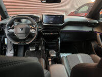 Peugeot 2008 1.2 Hybrid 145 GT // ADAPT. CRUISE // DODEHOEK // 360 CAMERA+SENSOREN // KEYLESS // SFEERVERLICHTING // 53