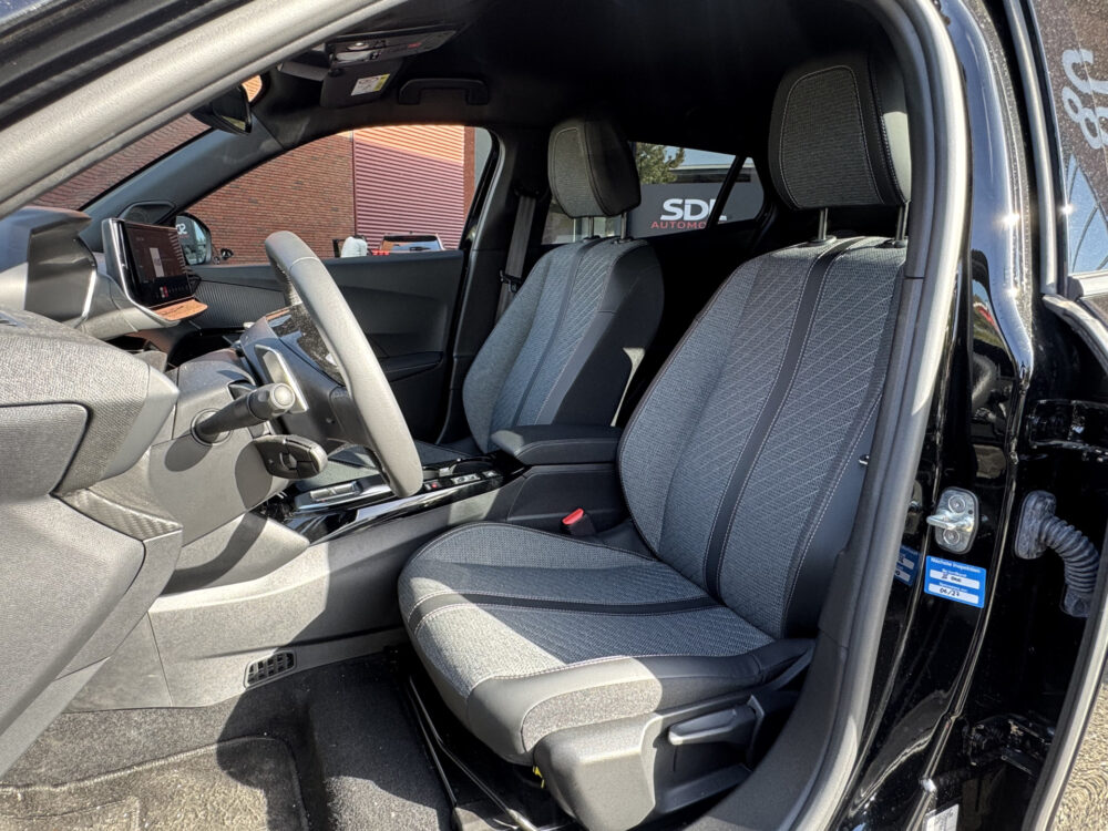 Peugeot 2008 1.2 Hybrid 145 Allure // CRUISE // APPLE CARPLAY-ANDROID AUTO // STOELVERWARMING // CLIMA // 10