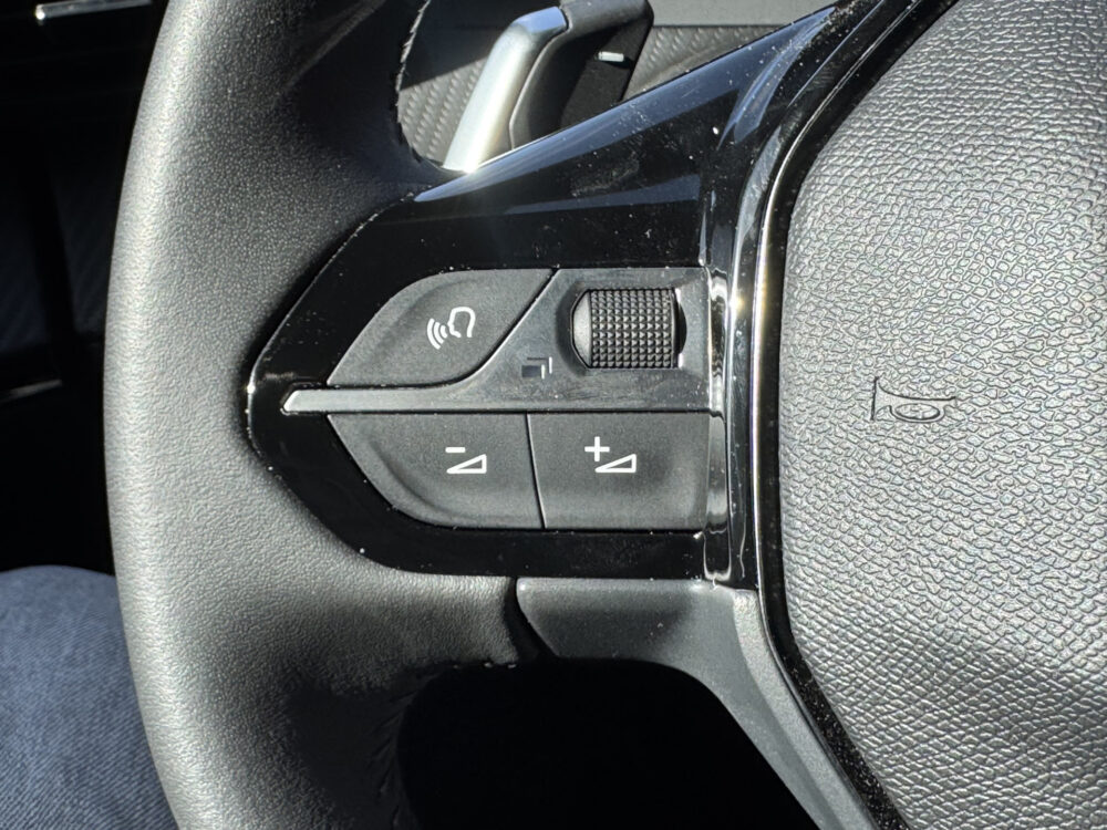 Peugeot 2008 1.2 Hybrid 145 Allure // CRUISE // APPLE CARPLAY-ANDROID AUTO // STOELVERWARMING // CLIMA // 13
