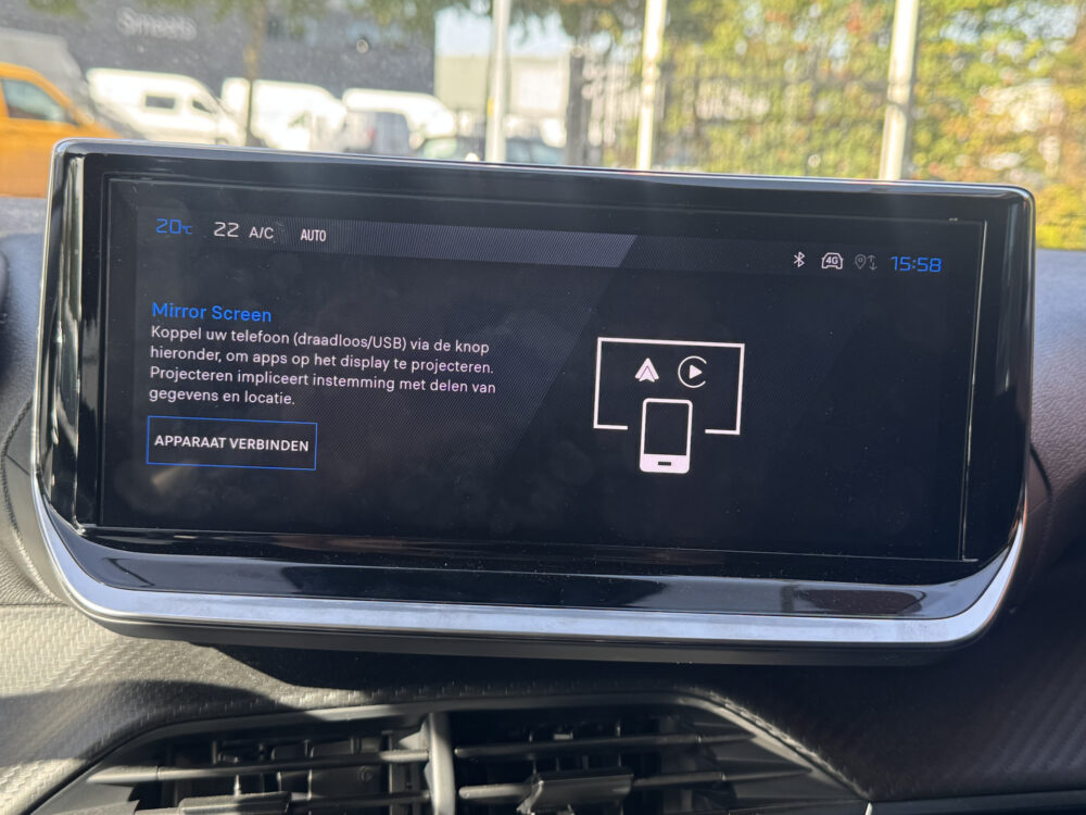 Peugeot 2008 1.2 Hybrid 145 Allure // CRUISE // APPLE CARPLAY-ANDROID AUTO // STOELVERWARMING // CLIMA // 17