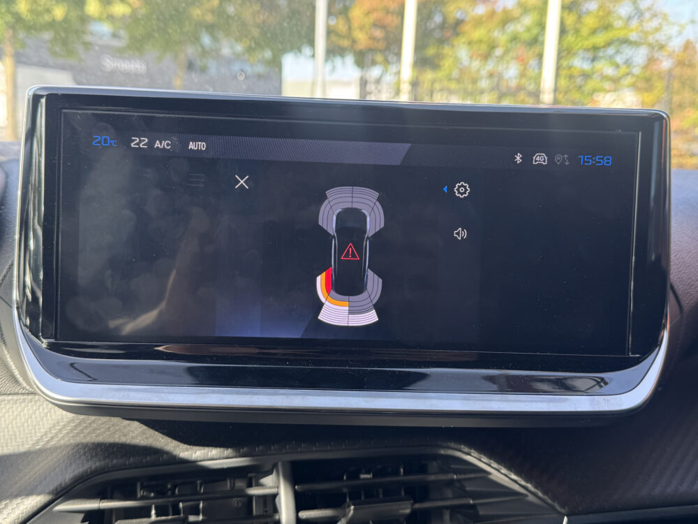 Peugeot 2008 1.2 Hybrid 145 Allure // CRUISE // APPLE CARPLAY-ANDROID AUTO // STOELVERWARMING // CLIMA // 19