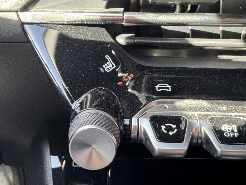 Peugeot 2008 1.2 Hybrid 145 Allure // CRUISE // APPLE CARPLAY-ANDROID AUTO // STOELVERWARMING // CLIMA // 21