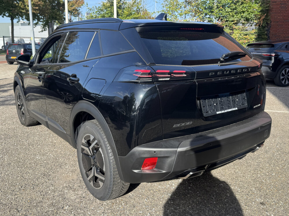 Peugeot 2008 1.2 Hybrid 145 Allure // CRUISE // APPLE CARPLAY-ANDROID AUTO // STOELVERWARMING // CLIMA // 3