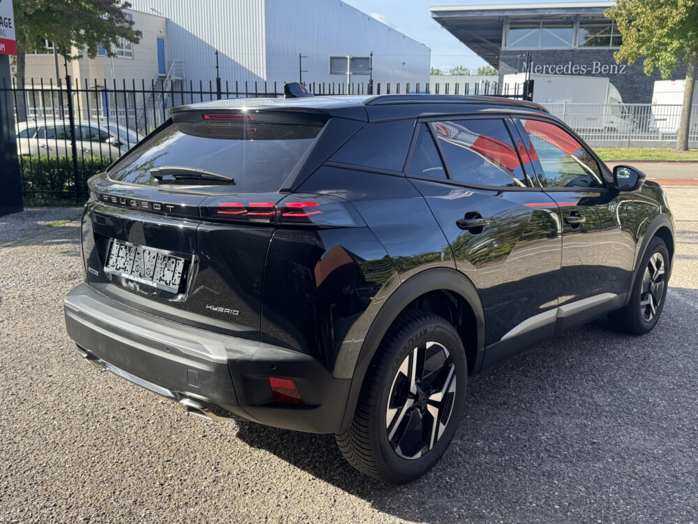 Peugeot 2008 1.2 Hybrid 145 Allure // CRUISE // APPLE CARPLAY-ANDROID AUTO // STOELVERWARMING // CLIMA // 4