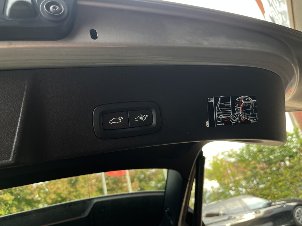 Volvo XC40 1.5 T5 Recharge Inscription // SCHUIF-KANTELDAK // LEDER // HARMAN&KARDON // DODEHOEK // ADAPT. CRUISE // 360 CAMERA+SENSOREN // 16