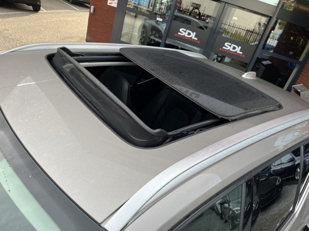 Volvo XC40 1.5 T5 Recharge Inscription // SCHUIF-KANTELDAK // LEDER // HARMAN&KARDON // DODEHOEK // ADAPT. CRUISE // 360 CAMERA+SENSOREN // 17