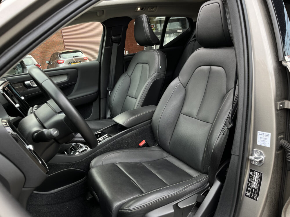 Volvo XC40 1.5 T5 Recharge Inscription // SCHUIF-KANTELDAK // LEDER // HARMAN&KARDON // DODEHOEK // ADAPT. CRUISE // 360 CAMERA+SENSOREN // 19