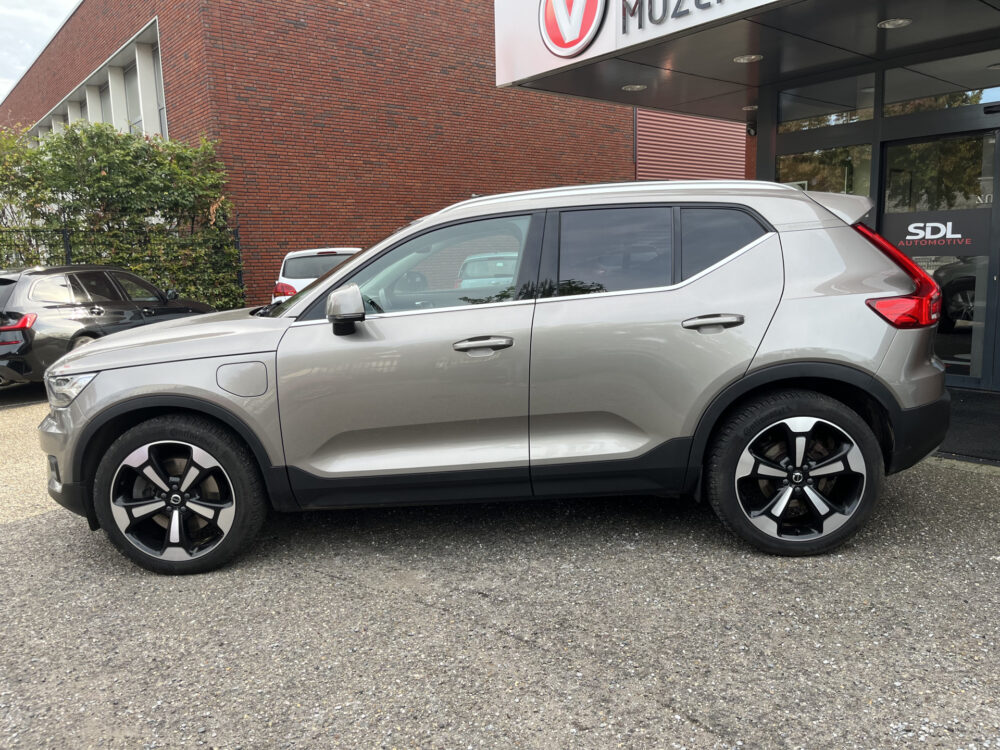 Volvo XC40 1.5 T5 Recharge Inscription // SCHUIF-KANTELDAK // LEDER // HARMAN&KARDON // DODEHOEK // ADAPT. CRUISE // 360 CAMERA+SENSOREN // 2