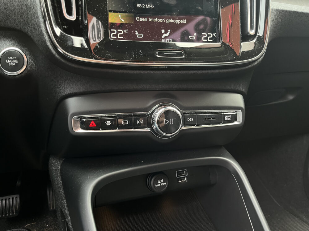 Volvo XC40 1.5 T5 Recharge Inscription // SCHUIF-KANTELDAK // LEDER // HARMAN&KARDON // DODEHOEK // ADAPT. CRUISE // 360 CAMERA+SENSOREN // 27