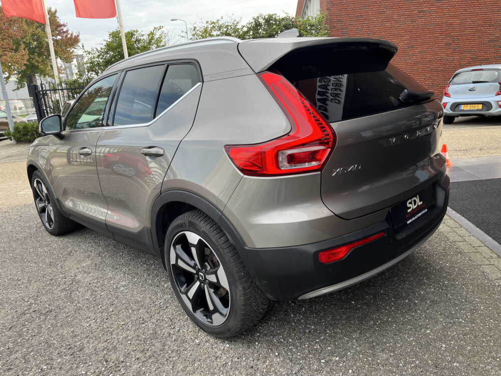 Volvo XC40 1.5 T5 Recharge Inscription // SCHUIF-KANTELDAK // LEDER // HARMAN&KARDON // DODEHOEK // ADAPT. CRUISE // 360 CAMERA+SENSOREN // 3