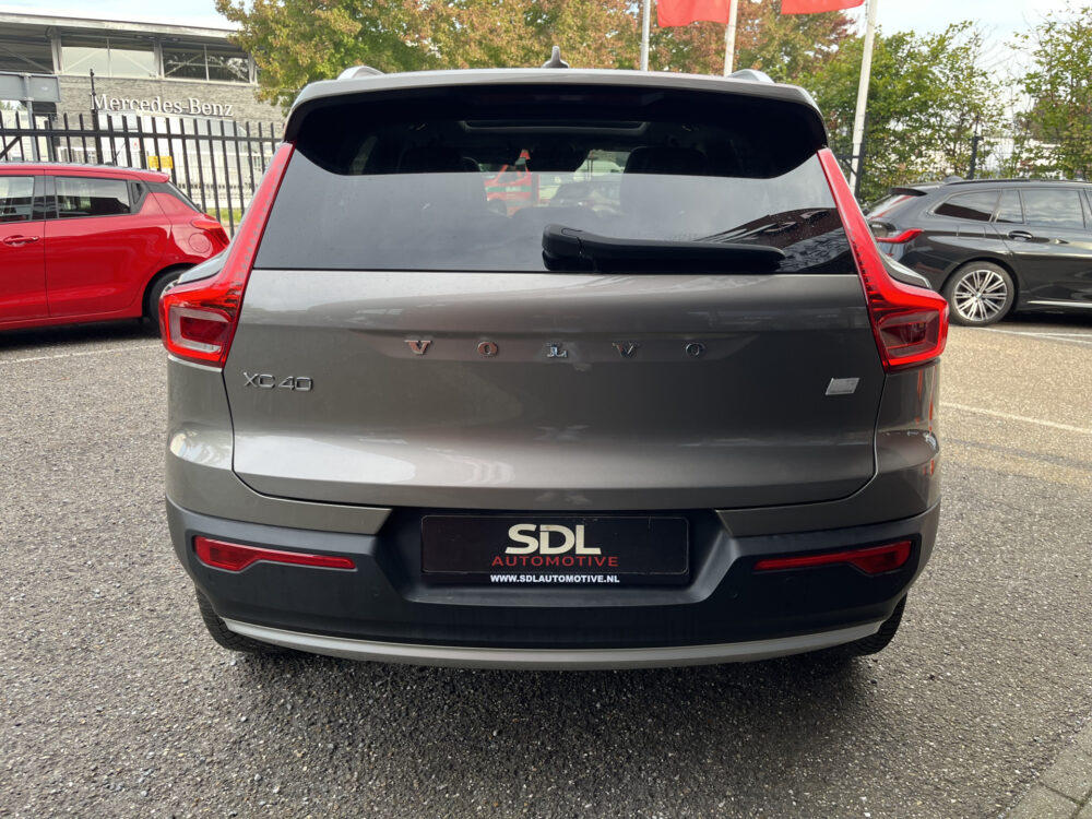 Volvo XC40 1.5 T5 Recharge Inscription // SCHUIF-KANTELDAK // LEDER // HARMAN&KARDON // DODEHOEK // ADAPT. CRUISE // 360 CAMERA+SENSOREN // 6