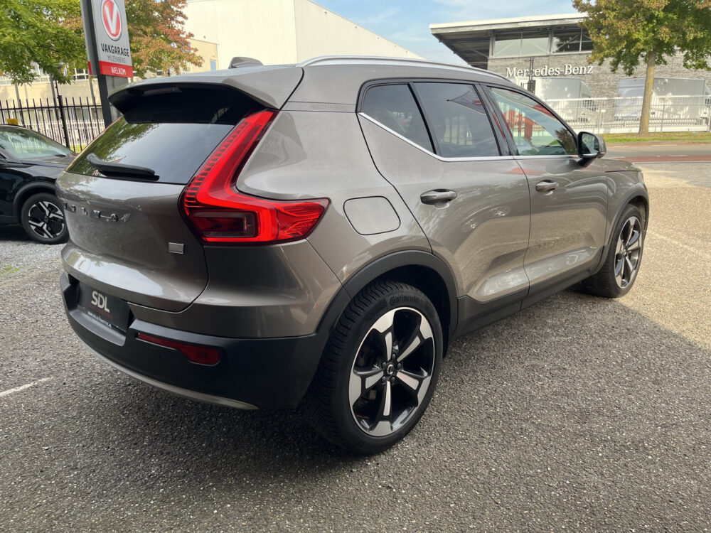 Volvo XC40 1.5 T5 Recharge Inscription // SCHUIF-KANTELDAK // LEDER // HARMAN&KARDON // DODEHOEK // ADAPT. CRUISE // 360 CAMERA+SENSOREN // 7
