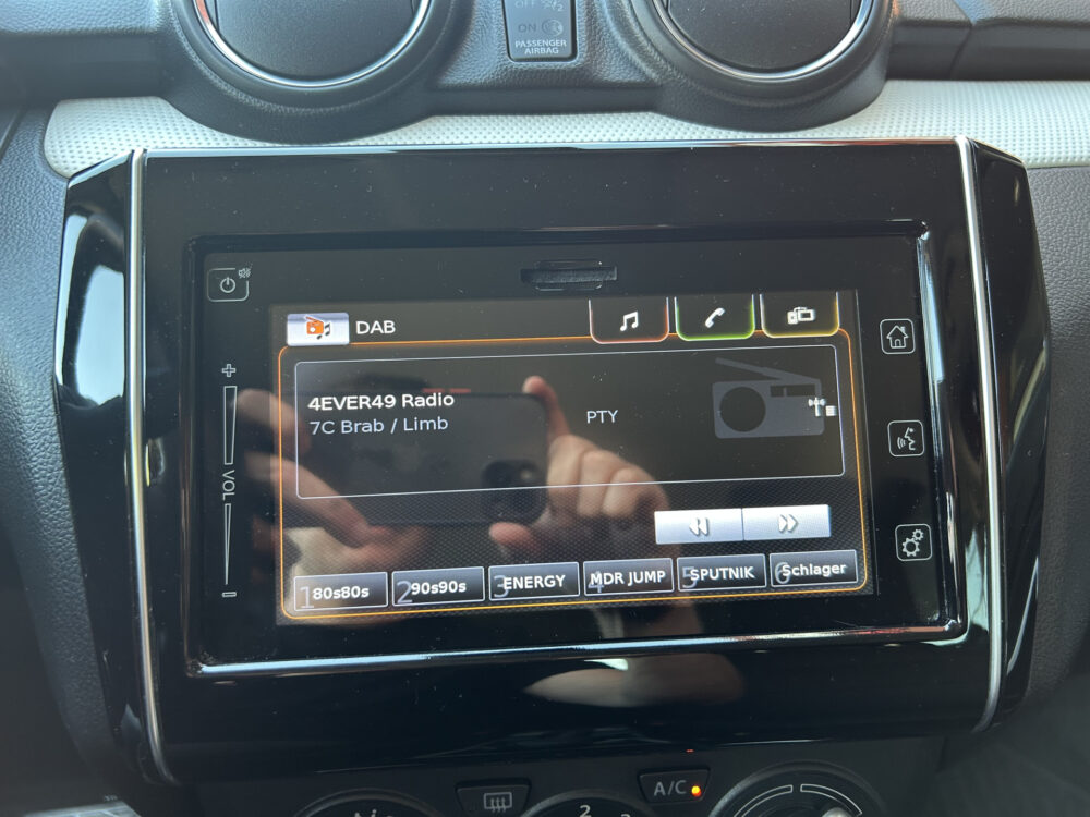 Suzuki Swift 1.2 Style Smart Hybrid // DODEHOEK // ADAPT. CRUISE // CAMERA+SENSOREN // STOELVERWARMING // APPLE CARPLAY / ANDROID AUTO 18