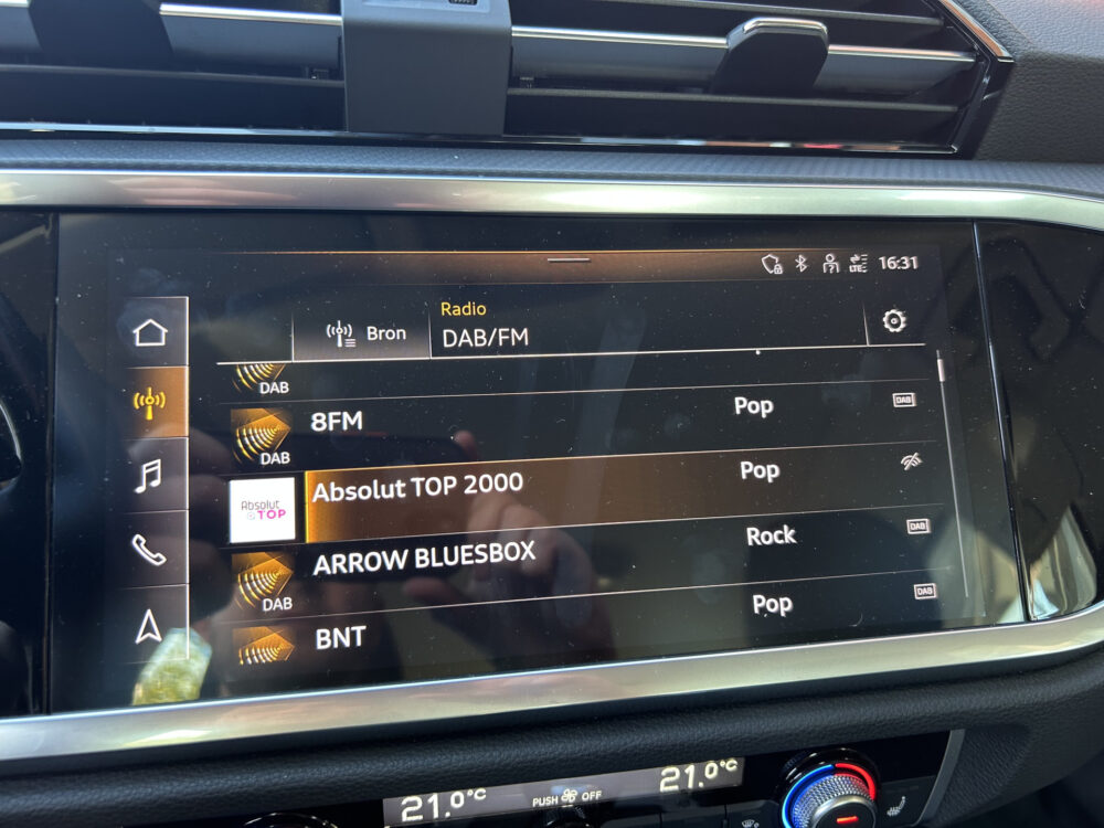 Audi Q3 45 TFSI e S edition S-Line // NAVI + CARPLAY // SONOS AUDIO // ADAPTIVE CRUISE // FULL LED // DODEHOEK DETECTIE // KEYLESS // EL 16