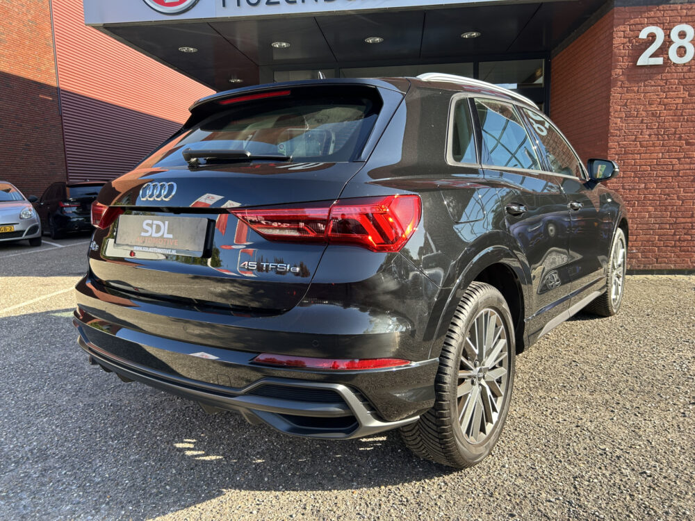 Audi Q3 45 TFSI e S edition S-Line // NAVI + CARPLAY // SONOS AUDIO // ADAPTIVE CRUISE // FULL LED // DODEHOEK DETECTIE // KEYLESS // EL 2
