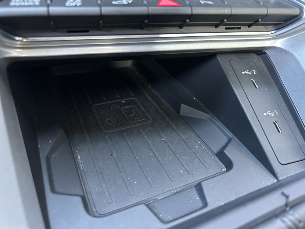 Audi Q3 45 TFSI e S edition S-Line // NAVI + CARPLAY // SONOS AUDIO // ADAPTIVE CRUISE // FULL LED // DODEHOEK DETECTIE // KEYLESS // EL 20