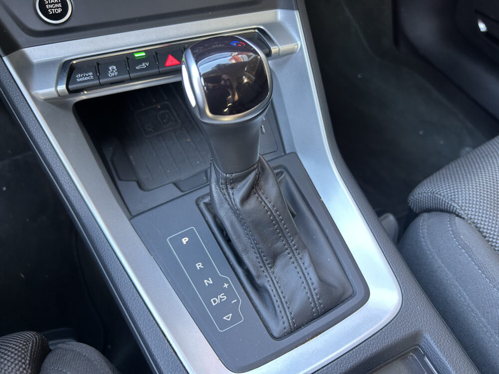 Audi Q3 45 TFSI e S edition S-Line // NAVI + CARPLAY // SONOS AUDIO // ADAPTIVE CRUISE // FULL LED // DODEHOEK DETECTIE // KEYLESS // EL 21