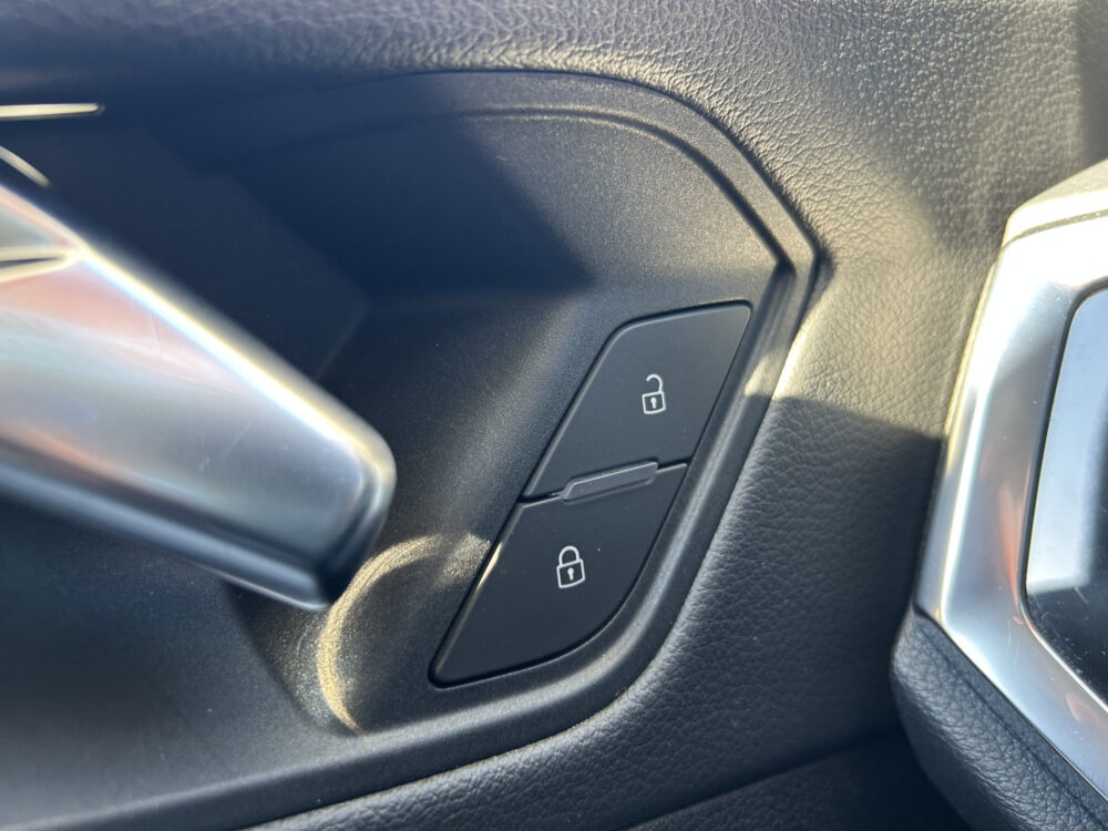 Audi Q3 45 TFSI e S edition S-Line // NAVI + CARPLAY // SONOS AUDIO // ADAPTIVE CRUISE // FULL LED // DODEHOEK DETECTIE // KEYLESS // EL 25