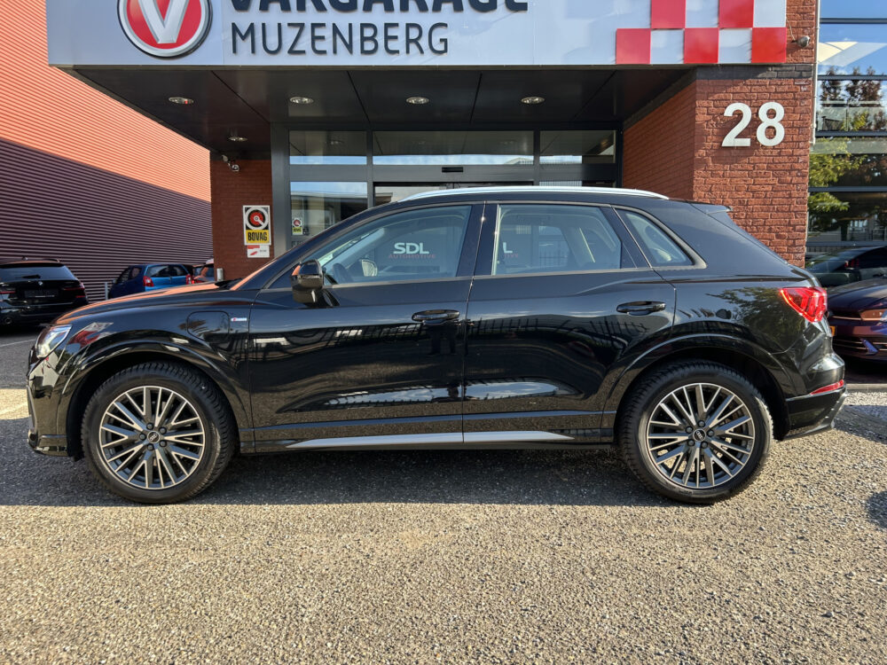 Audi Q3 45 TFSI e S edition S-Line // NAVI + CARPLAY // SONOS AUDIO // ADAPTIVE CRUISE // FULL LED // DODEHOEK DETECTIE // KEYLESS // EL 3