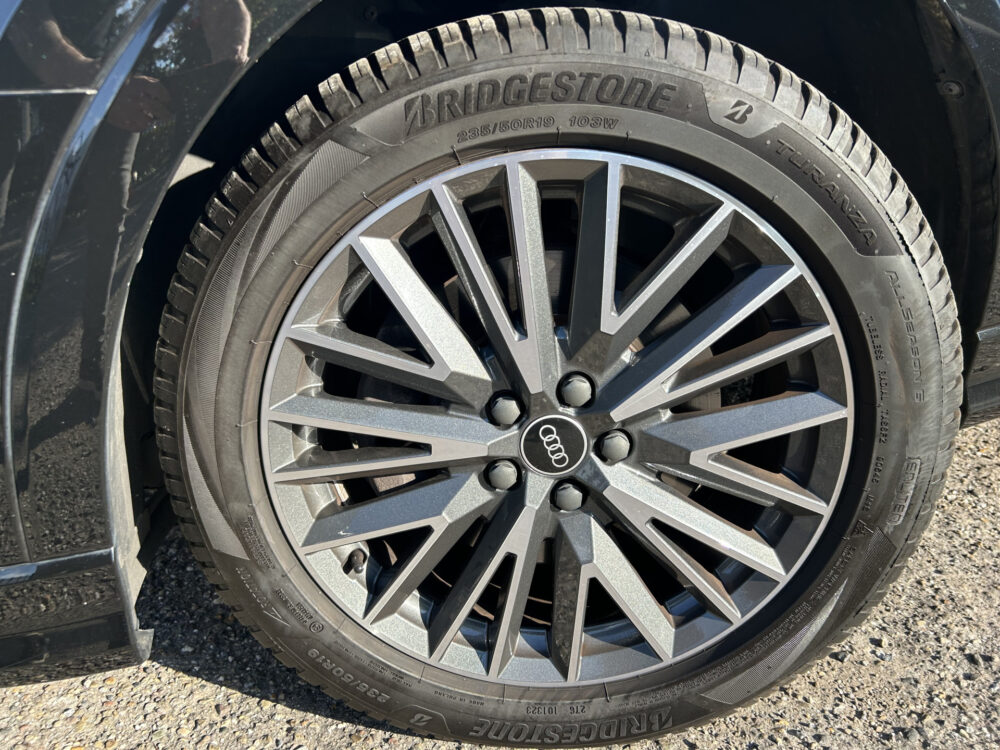 Audi Q3 45 TFSI e S edition S-Line // NAVI + CARPLAY // SONOS AUDIO // ADAPTIVE CRUISE // FULL LED // DODEHOEK DETECTIE // KEYLESS // EL 31